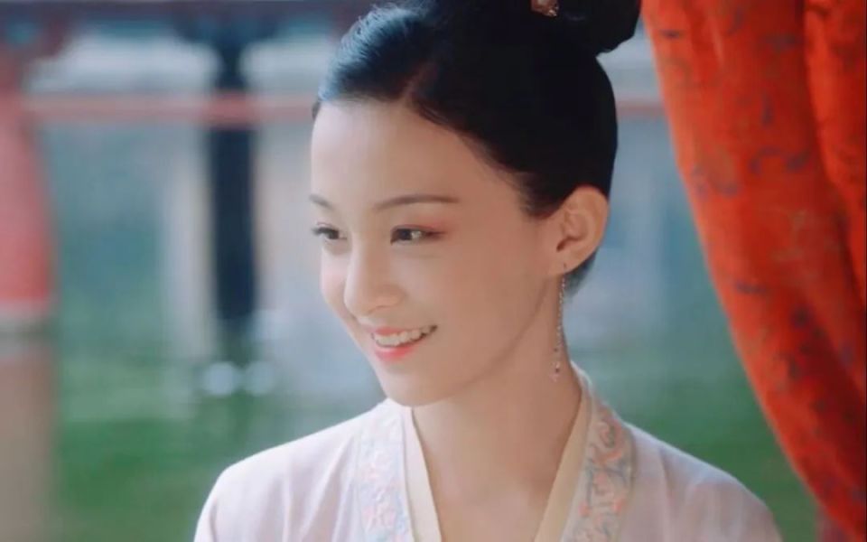 《庆余年》所有男人的白月光叶轻眉,演员19岁了,肤白貌美大长腿