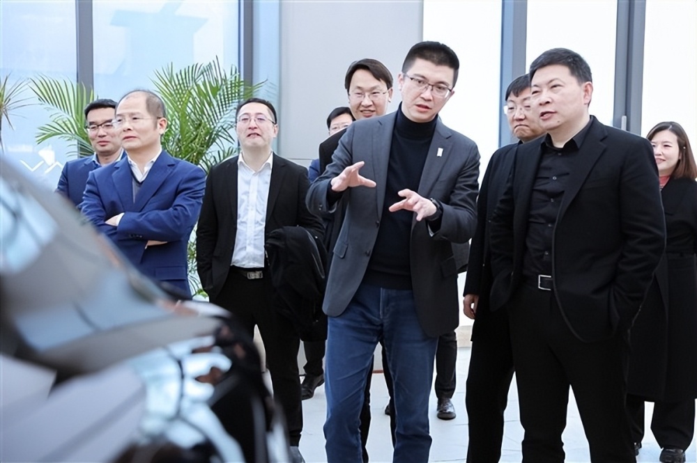 余承东独揽华为造车大权 华为汽车真的要来了?_腾讯新闻