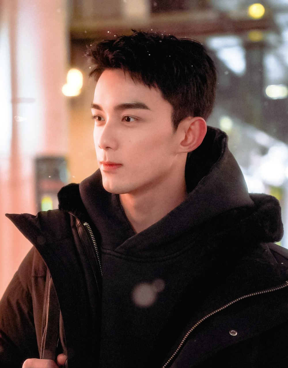 吴磊新剧《在暴雪时分》来袭!手握4张"王牌",颇具爆款潜质