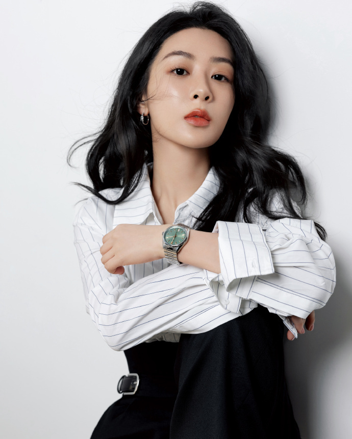 杨紫最新造型嫩出新高度,扎挑染双马尾娇俏可人,身材纤瘦好少女-腾讯