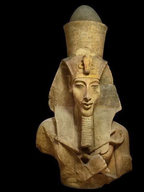 穆斯塔法·沃兹里在埃及首都开罗就双方共同筹备的2024年古埃及文明