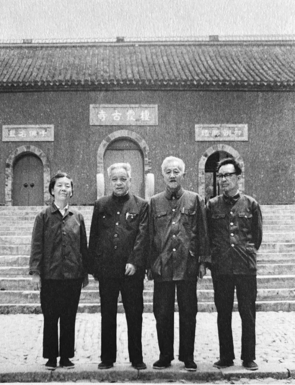 建交后，洪都拉斯代表團在北京參觀中國共產黨歷史展覽館并瞻仰毛主席紀念堂怎么讓動圖設置壁紙