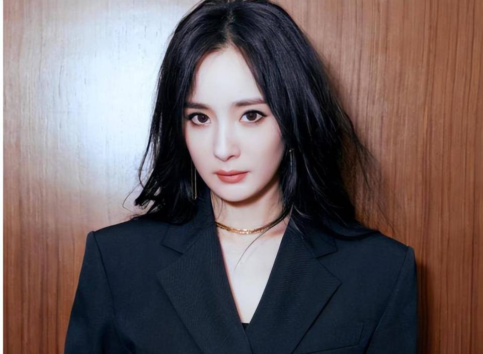 “资本工具人”杨幂还是被踢出了局，与嘉行解约的背后是被插刀_腾讯新闻
