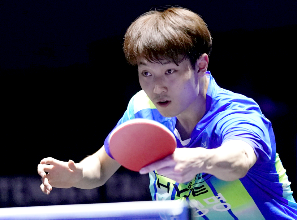 乒乓球太原赛:梁靖崑狂轰11-0淘汰世界冠军,周启豪大获全胜