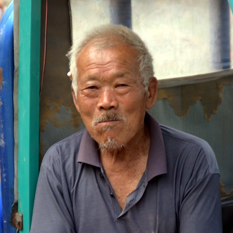 三农领域创作者 政协委员提议建立农民退休制度,让农村老人有尊严地