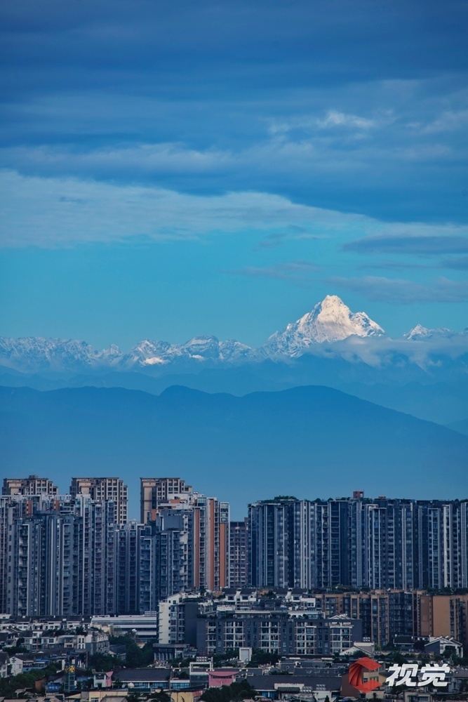 成都看雪山全景图图片