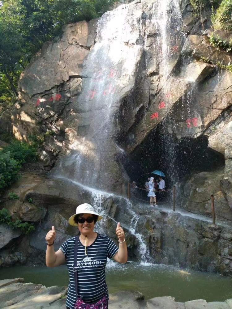 玉女峰是花果山景区中最具特色和观赏价值的景点.