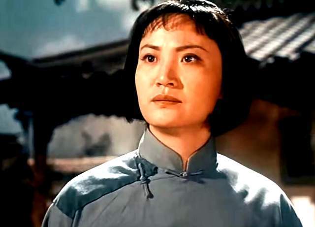 杨春霞：70年代曾红极一时，可她心底最大的痛，是深爱的人，已离开17年_腾讯新闻