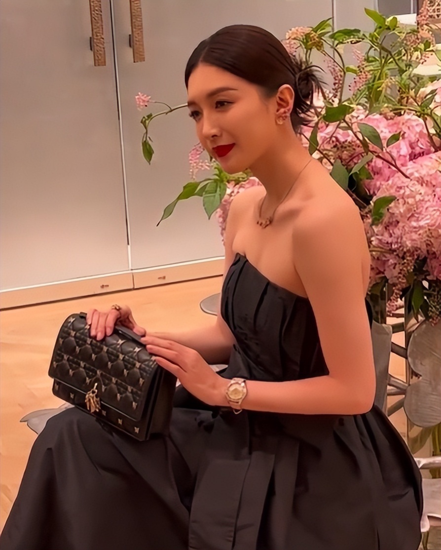 上海这一夜,章子怡再回颜值巅峰,江疏影好妩媚,奚梦瑶变贵气