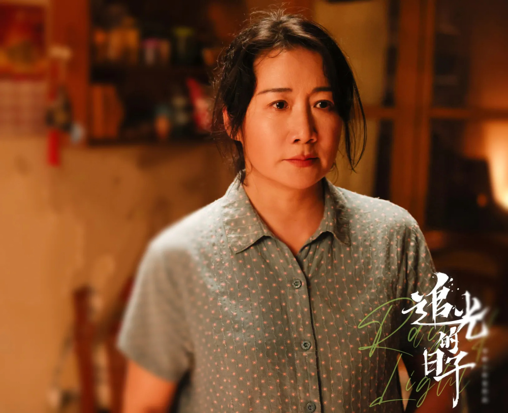 郭虹:曾凭《无人区》出圈,53岁不婚不孕,老母亲是她的坚强后盾_腾讯