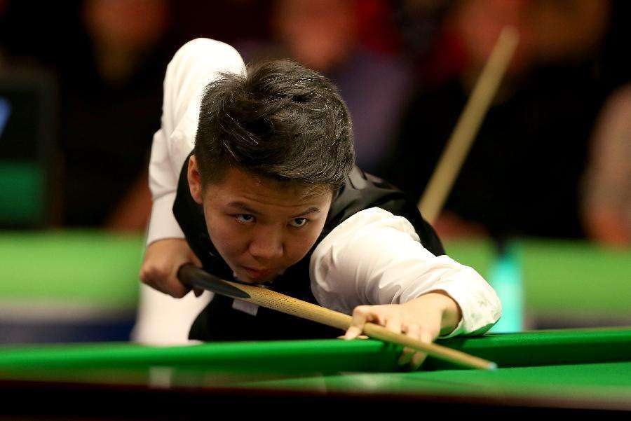 2位排名赛亚军轻松过关,吕昊天单杆106分,92分和69分速战速决,6-1淘汰