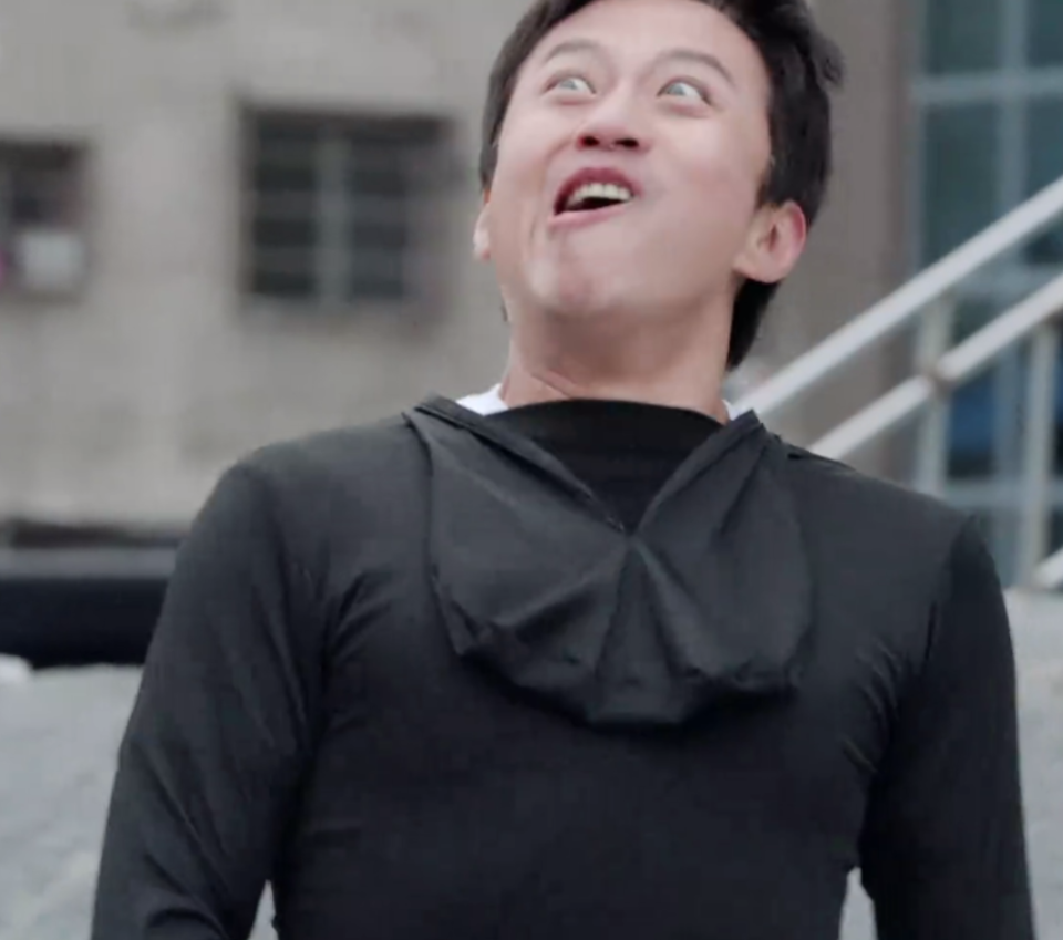 位铁三角再度联手,携带着他们的默契与笑料回归,犹如喜剧界的"三剑客"