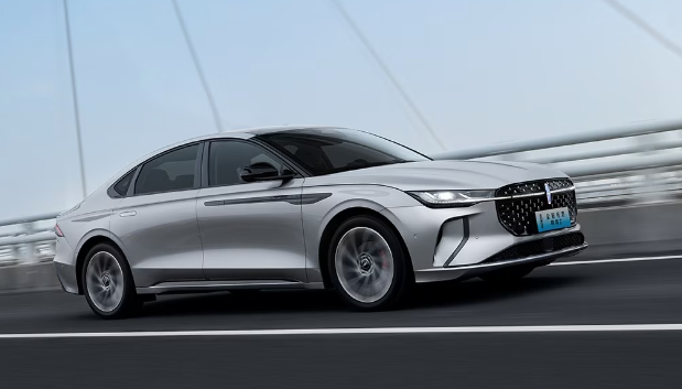 不懂车买3系,半懂车买a4l!真懂车看它,5.9个油27寸屏,实惠_腾讯新闻