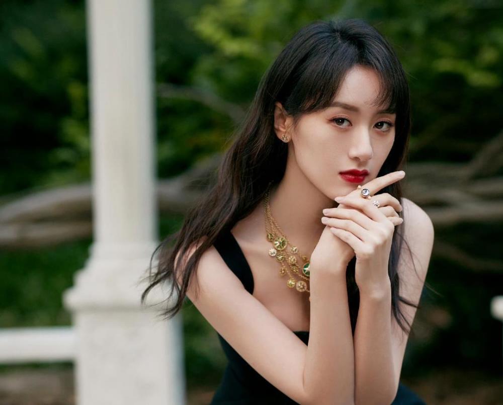 此后,袁冰妍虽然没有新剧播出,也没有相关综艺,代言等商业活动,但她的