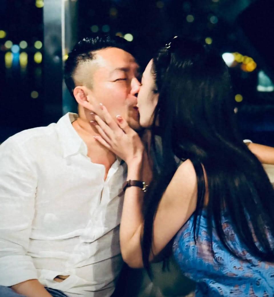 百度取證：澳門資料網(wǎng)站汪小菲43歲生日會(huì)照片曝光，馬筱梅捧臉熱吻，網(wǎng)友：發(fā)給大S看