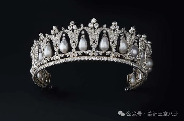 王冠英国王室的圈圈王冠之珍珠版俄式王冠从造型看的确比珍珠泪大气