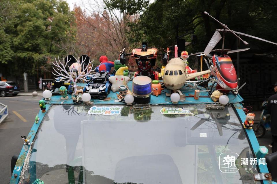 杭州和睦新村有辆被玩具装点的环卫车，背后藏着一位51岁大叔的童趣