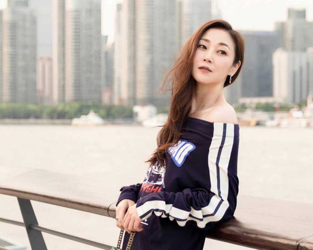 知名港星万绮雯近年明显减产,专注享受生活的她不时的会在社交平台