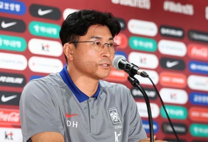 韩国主帅:中国男足陷入绝境,球风粗野,他们防不住孙兴慜