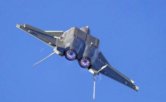 隐身战机首次巅峰对决歼20防空识别区强势驱逐f35战力有多强