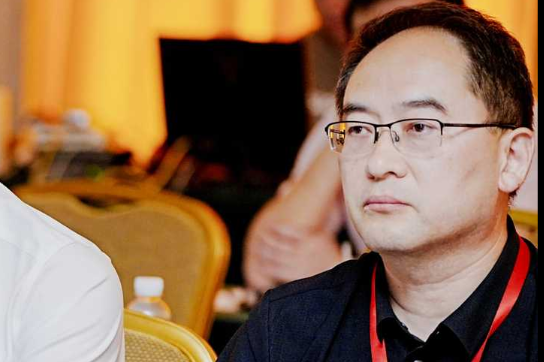 演示(二)由四川省人民医院郭志义教授,西昌市人民医院王晓松教授主持