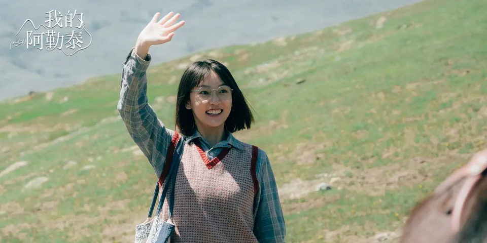 李文秀回到阿勒泰的家,她不想自己成吃闲饭的多余的人,她发现妈妈的