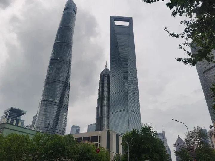 楼市新政后,上海环球金融中心71层再上阿里拍卖,起拍价降了3700万