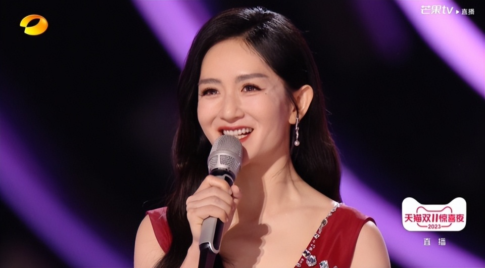 双11晚会:谢娜主持大翻车,萧亚轩只真唱了三句,千玺压轴好迷人_腾讯