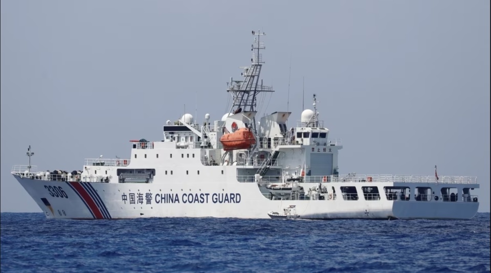 台海巡摇人,3千吨级宜兰舰企图冲向金门,054a型海警船半路拦截