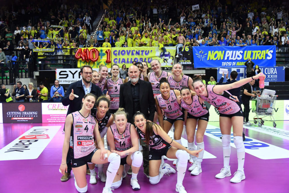 意大利女排联赛冠军战首回合科内利亚诺险胜3:2米兰_腾讯新闻