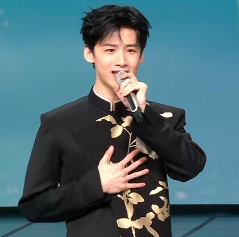 白敬亭春晚走位风波升级!