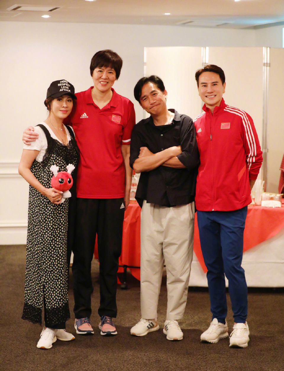 63岁郎平在美国近照曝光辞职享清福和巩俐一样越来越年轻