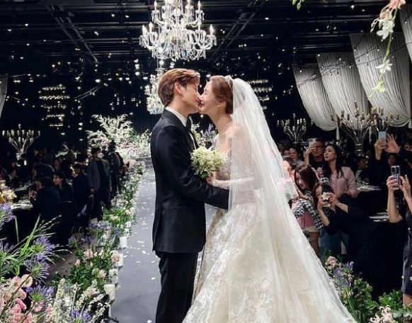 李多海婚礼直击,在权志龙银赫等人祝福下拥吻,中国粉丝受邀观礼_腾讯