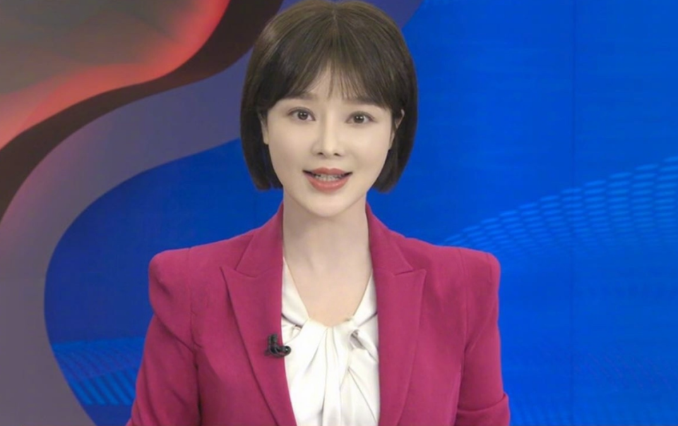 央视美女主播胡蝶：父亲是人生引路人，她闪婚大12岁著名导演幸福吗_腾讯新闻