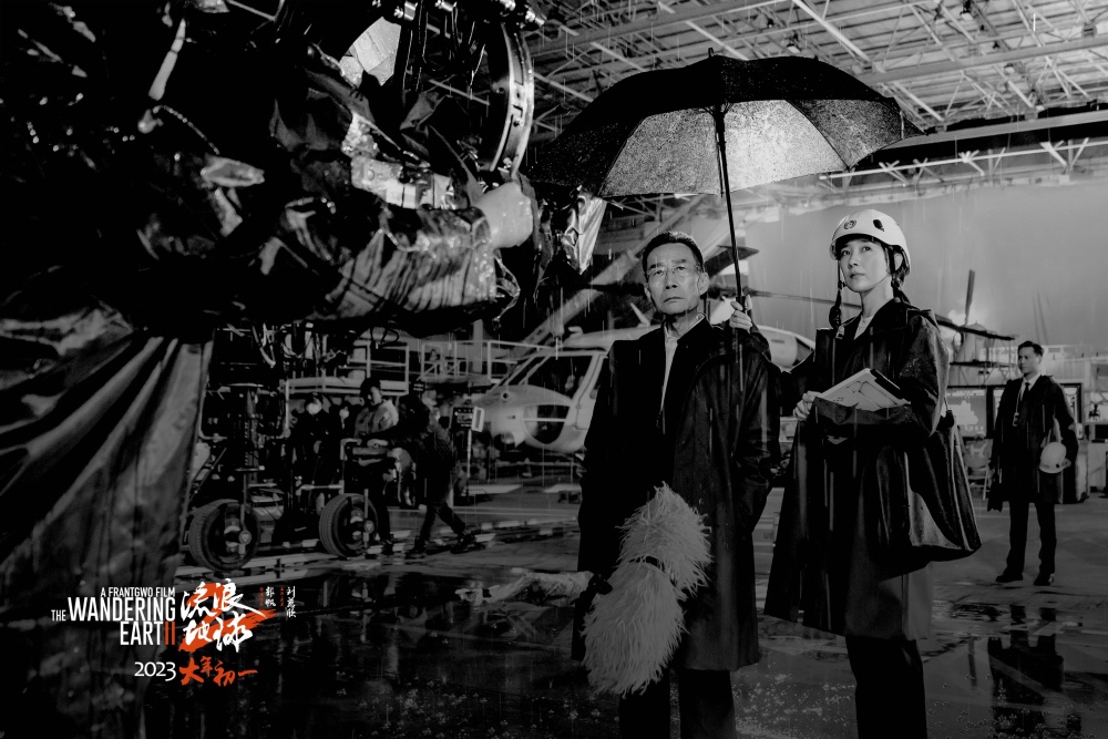 《流浪地球2》：李雪健饰演的周喆直为何坚持倒计时结束就点火？_腾讯新闻