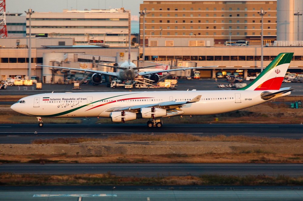 1999年的1月28日就首飞了,距今已有24年多,最开始的用户是加拿大航空