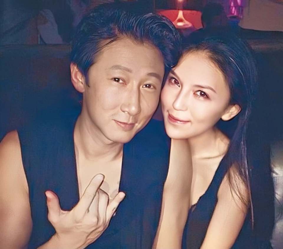 洪天明绯闻女友遇意外左手截肢仍微笑面对曾患抑郁症