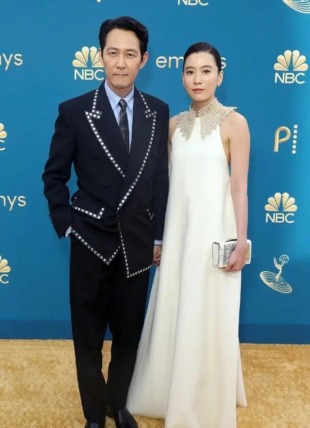 李政宰与亿万富婆林世玲甜蜜过中秋，公开恋情8年越爱越高调_腾讯新闻