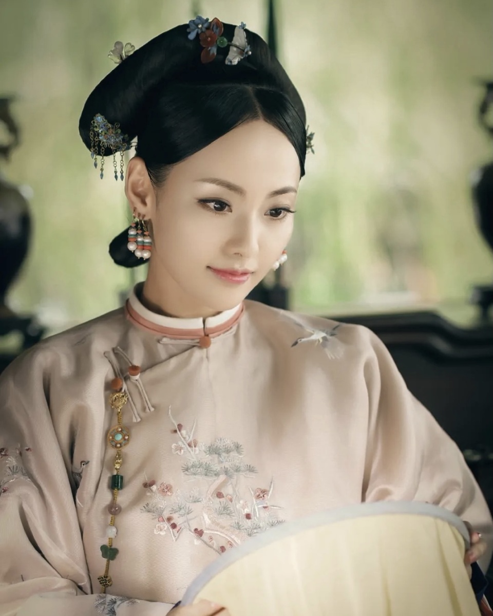 张嘉倪20岁-36岁颜值变化,一直都好美,这姿色很难不艳压女主啊!