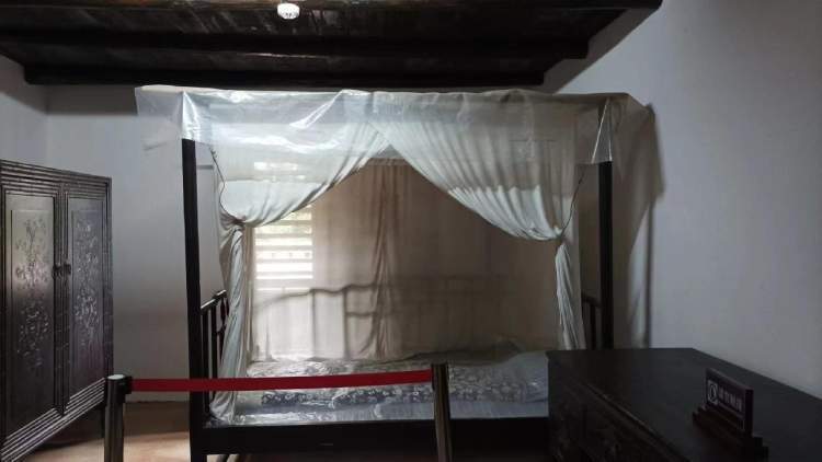 瞻仰徐特立故居(2)_腾讯新闻