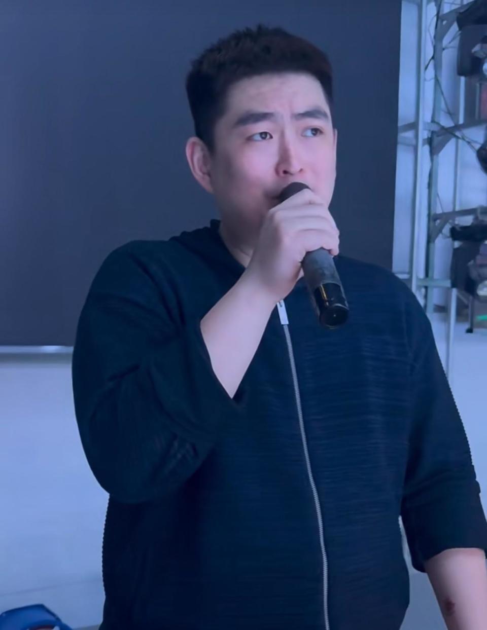 赵本山儿子出山!唱功长相复制老爹,观众齐呼接班春晚小品_腾讯新闻