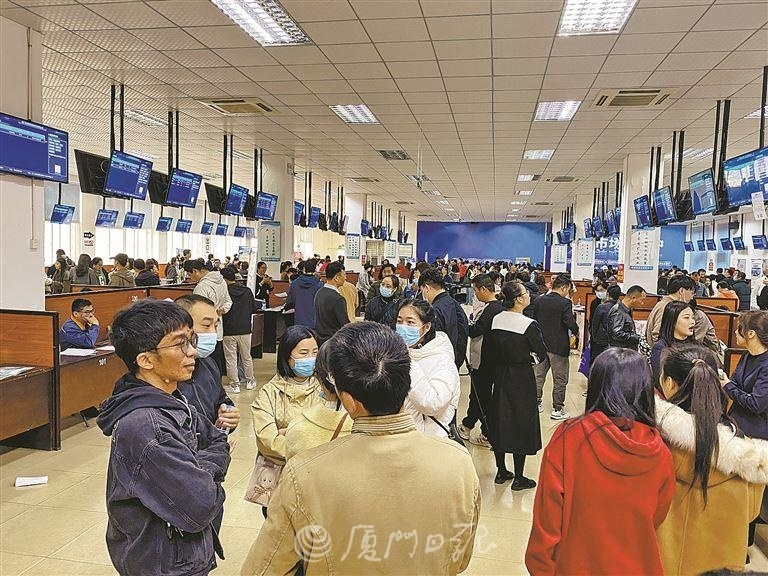 春招季厦门举办多场大型招聘会,缓解"招工难"_腾讯新闻