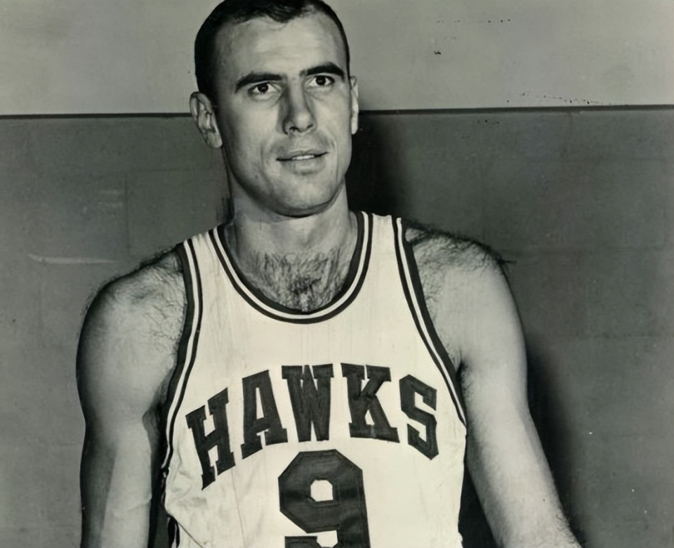 比尔拉塞尔生涯13个赛季11次夺冠那两年都输给了谁绝对超巨