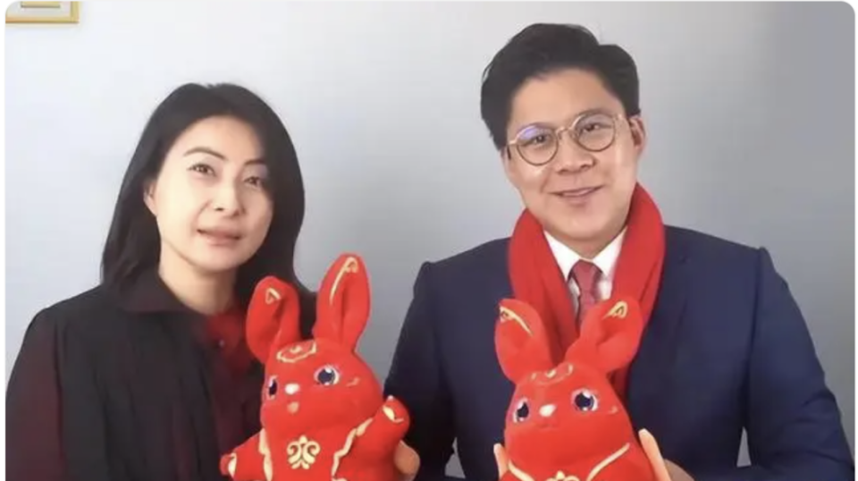 6743岁郭晶晶被偶遇:穿着运动鞋清明回老家,黑色包