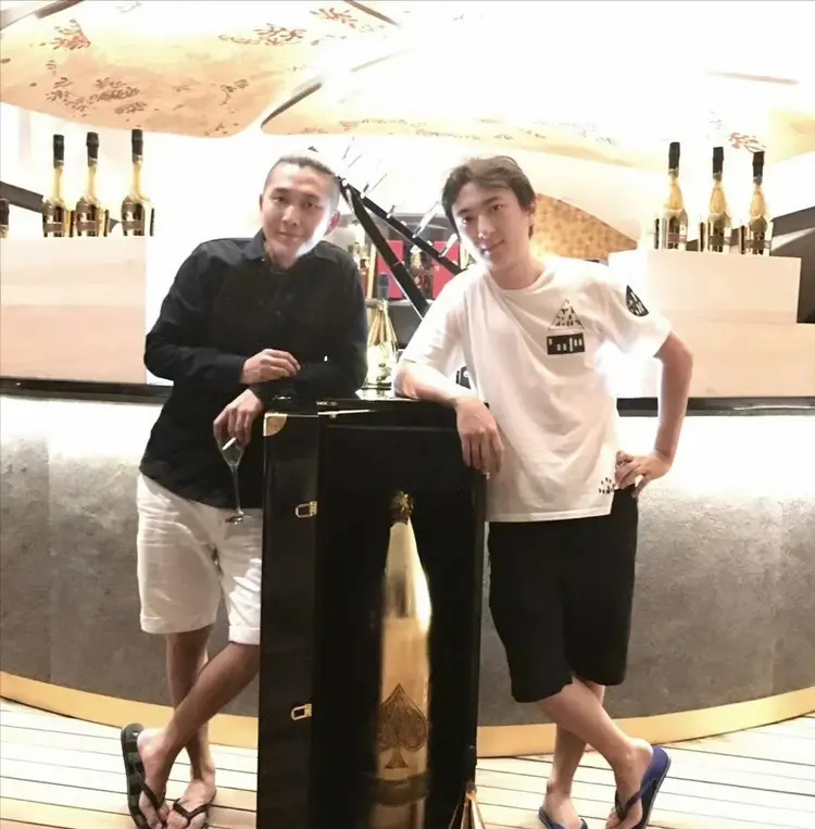 王思聪炮轰网红包养一周20万后续：女方黑头像删照，波及整个圈子