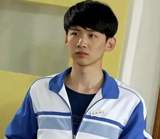 从旋风少女配角到长风渡古装美男白敬亭变化好大果然红气养人