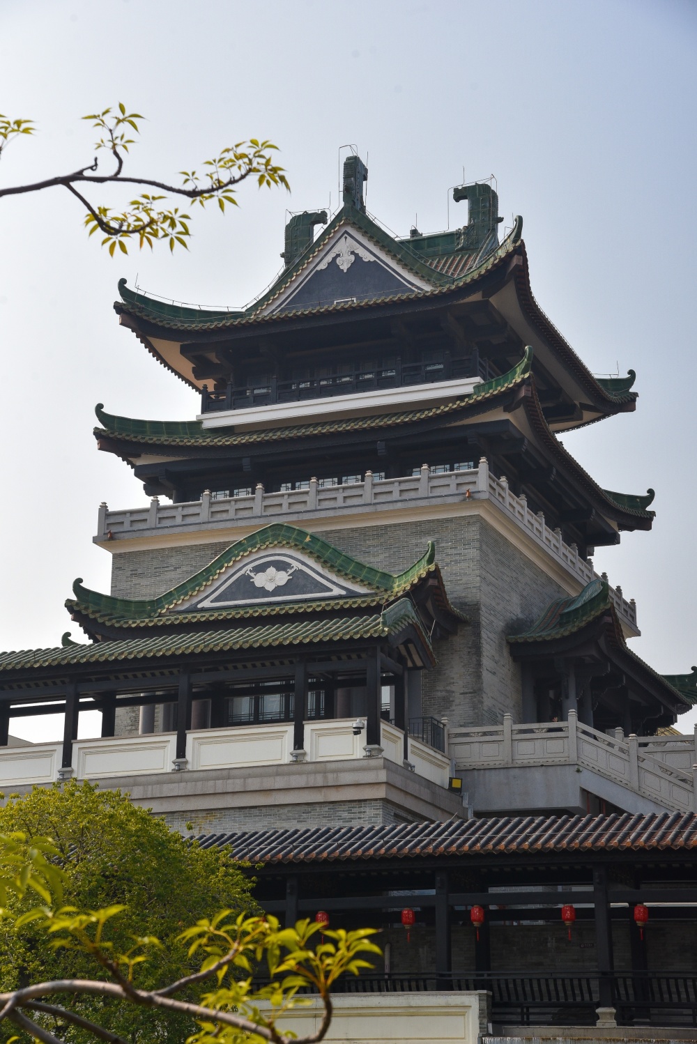 老广州人的口中的西关,特色骑楼和名人故居满布,展现地道广州味