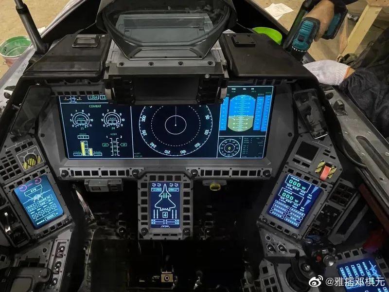 歼-20c有多细节!《流浪地球2》还原垂直起降型号,能造出来吗?