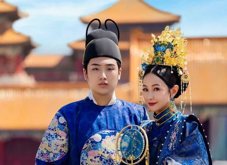 8位星二代近照,谢霆锋大儿子长相像爸,杨幂女儿身材像妈妈_腾讯新闻