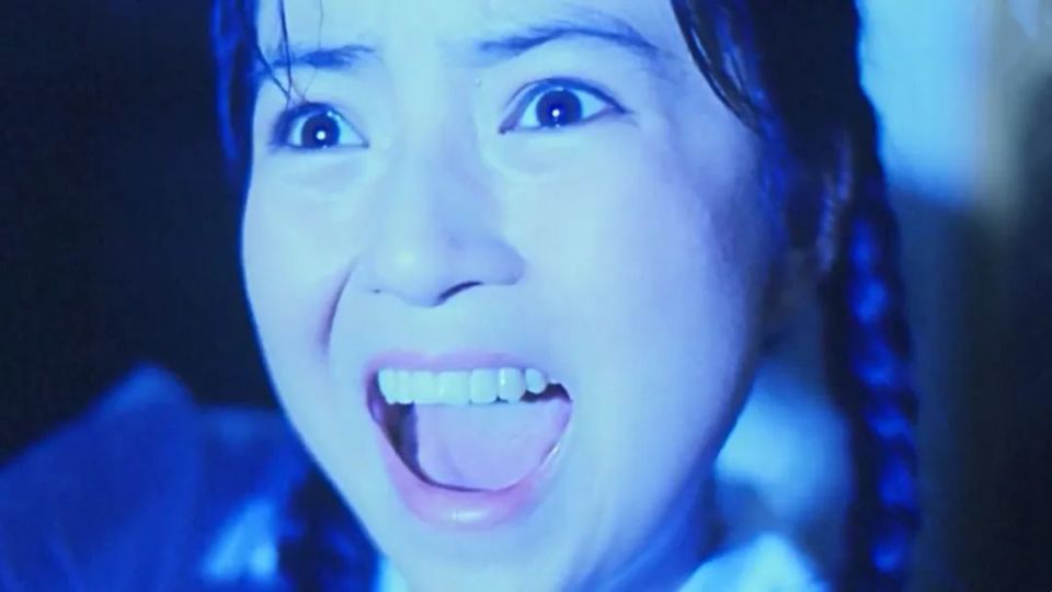 了这部融合了侦破,武打,灵异,惊悚元素在内的另类警匪片《飞魂刑警》